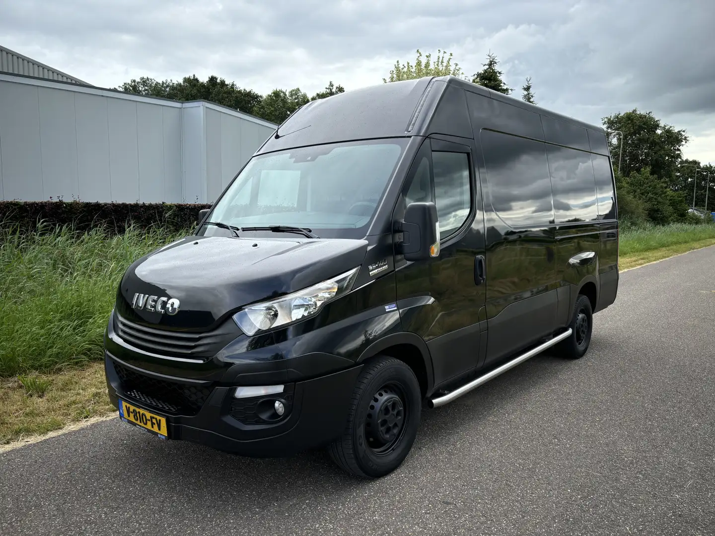 Iveco Daily 35S14V 2.3 / AUTOMAAT / LAADKLEP / NAVI / AIRCO - 1