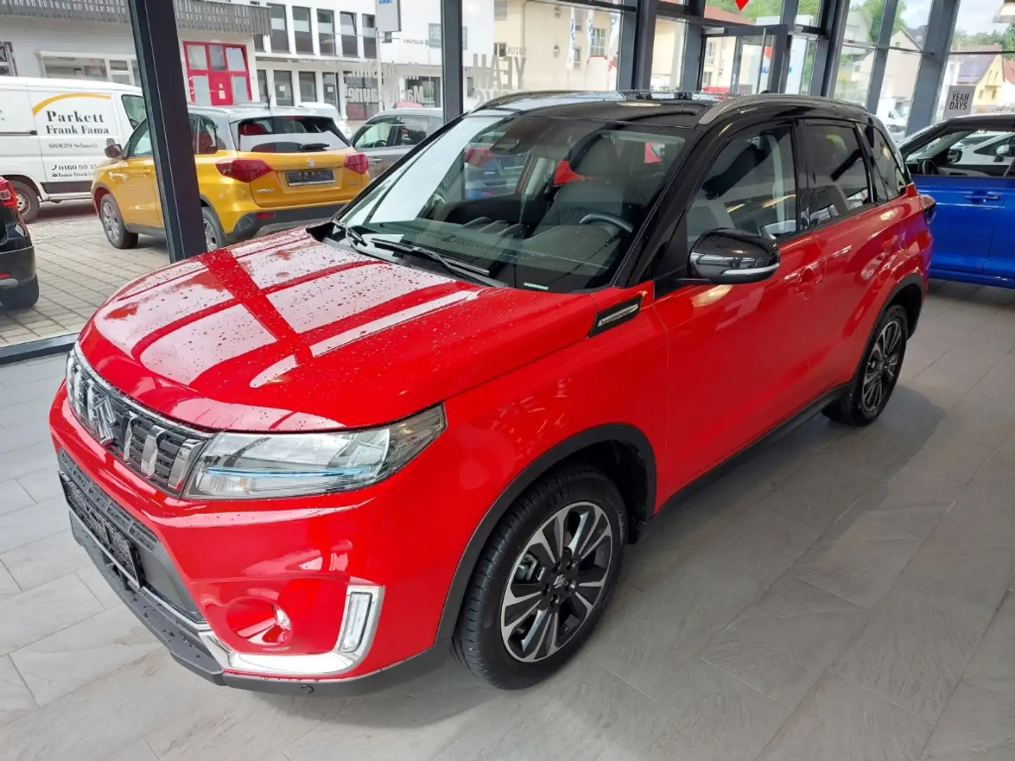 Suzuki Vitara 1.5 Hybrid Comfort+ 4x4 AT AHK LED Panorama Rot - 2
