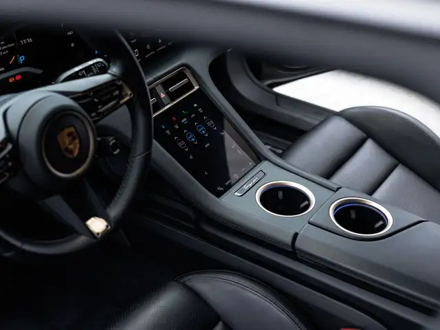 Porsche Taycan 4 Cross Turismo Ansicht 24