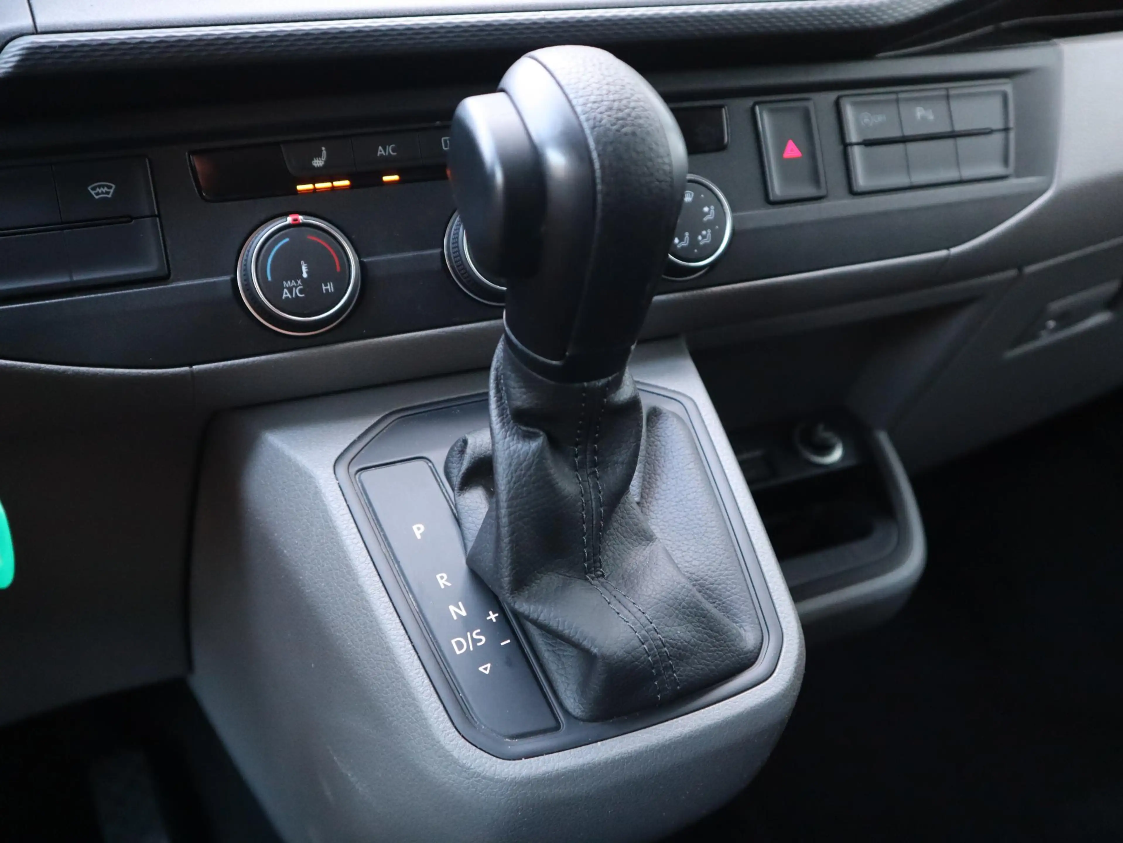 Volkswagen T6.1 Transporter 2.0 TDI 150 pk DSG Automaat - DC Leder - Omvormer — photo 5