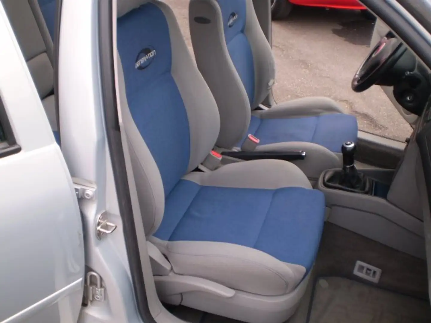 Volkswagen Golf 1.6 / Generation / Klimaautomatik / 5 Türig / Сірий - 2