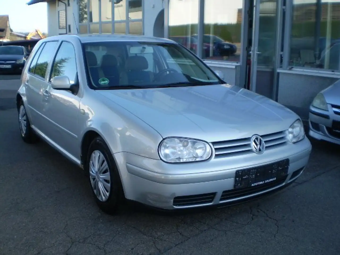 Volkswagen Golf 1.6 / Generation / Klimaautomatik / 5 Türig / Сірий - 1