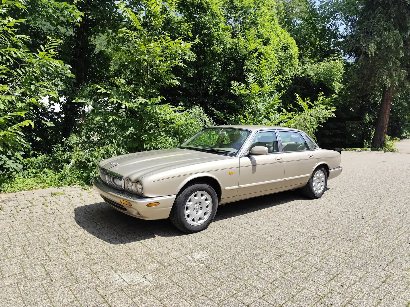 Jaguar XJ 4.0 Sovereign Gold - 1