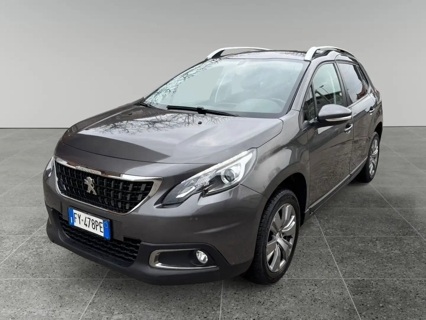 Peugeot 2008 PureTech 82 Active S/S Grau - 1