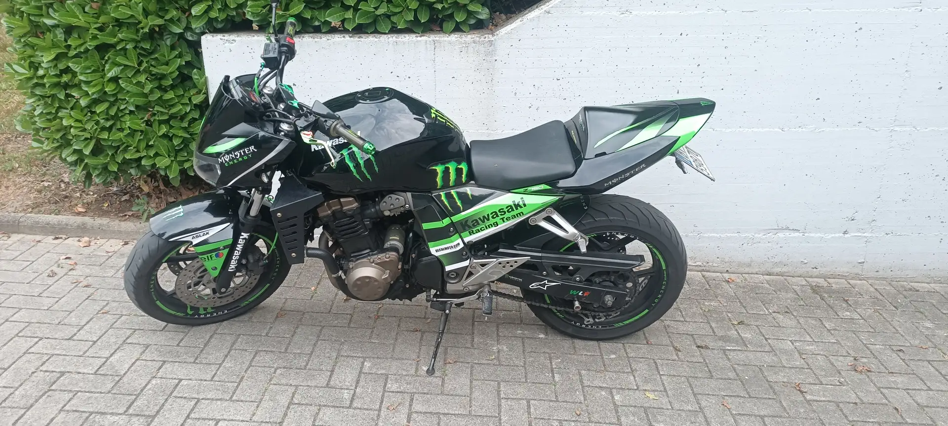 Kawasaki Z 750 Negro - 1