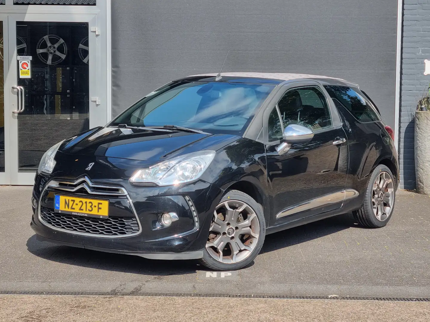 Citroen DS3 Cabrio 1.6 THP Sport Chic EXPORT / ROOF PROBLEM !! Schwarz - 1