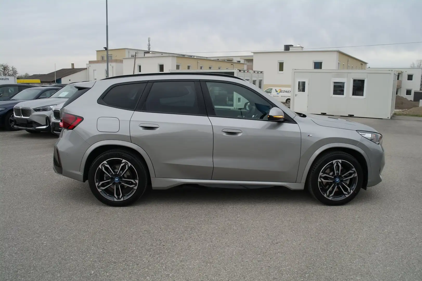 BMW iX1 xDrive30 Silber - 2