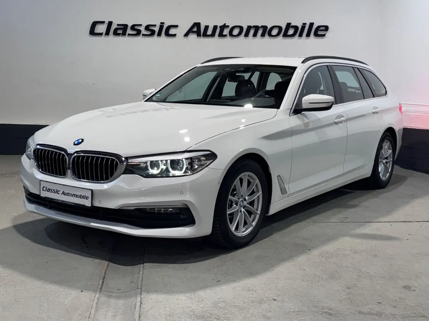 BMW 520 d Touring *Automatik*Kamera*AHK*LED* Weiß - 1