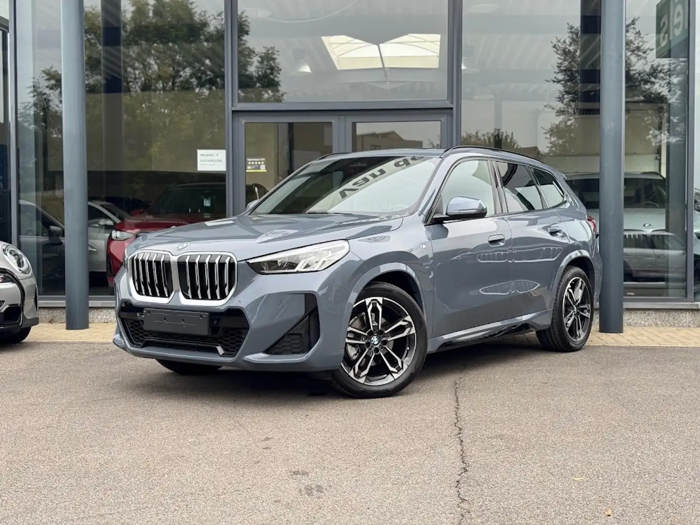 BMW X1 sDrive18i M Sport / PANODAK / TREKHAAK / DODE HOEK Gris - 1