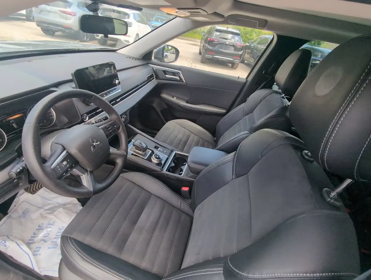 Mitsubishi Outlander снимка Mitsubishi Outlander
