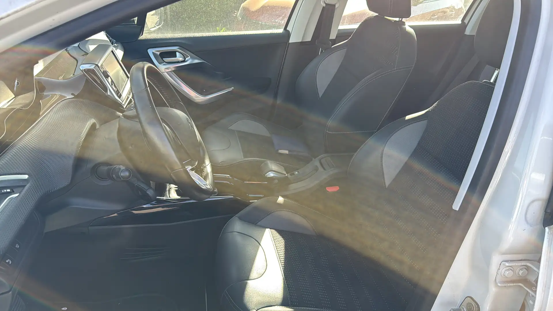 Peugeot 2008 !!! UNFALLSCHADEN !!! Weiß - 1