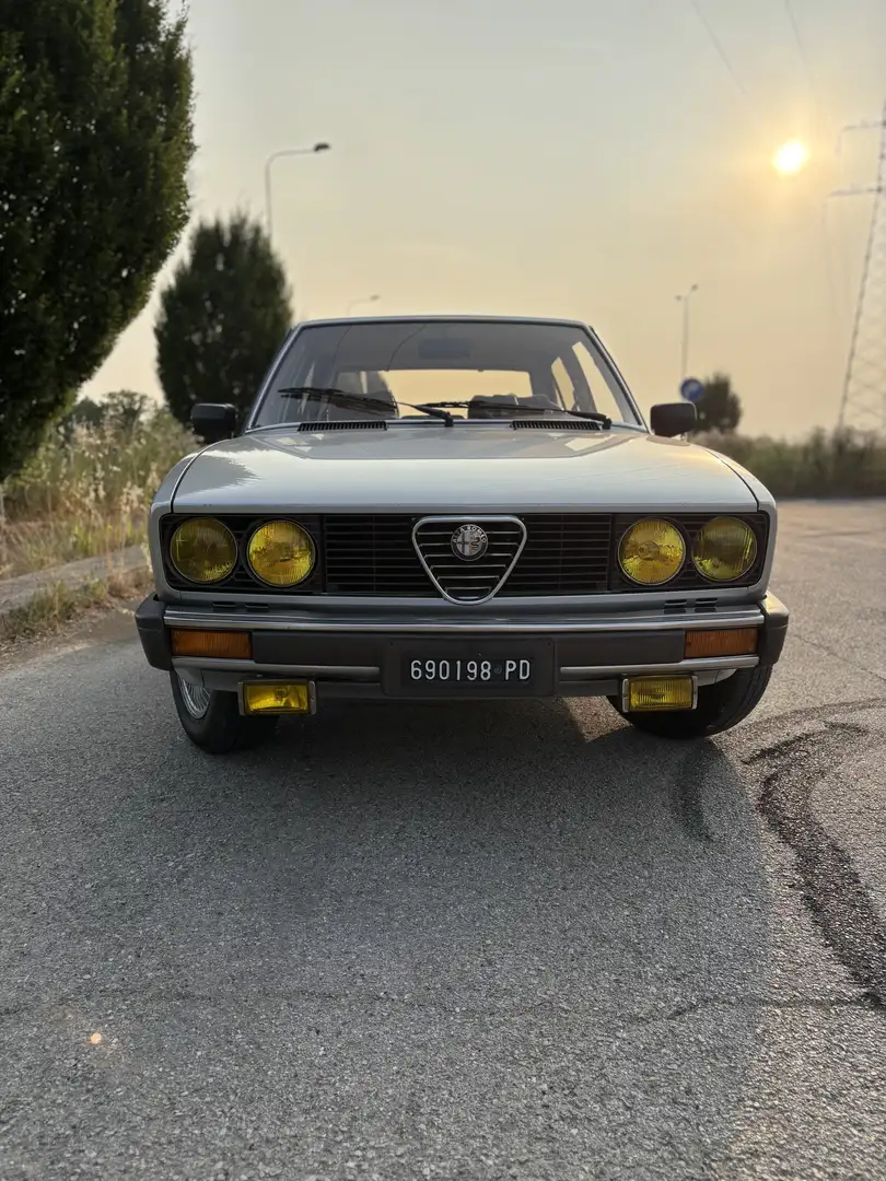 Alfa Romeo Alfetta 2.0i Quadrifoglio Oro - 2