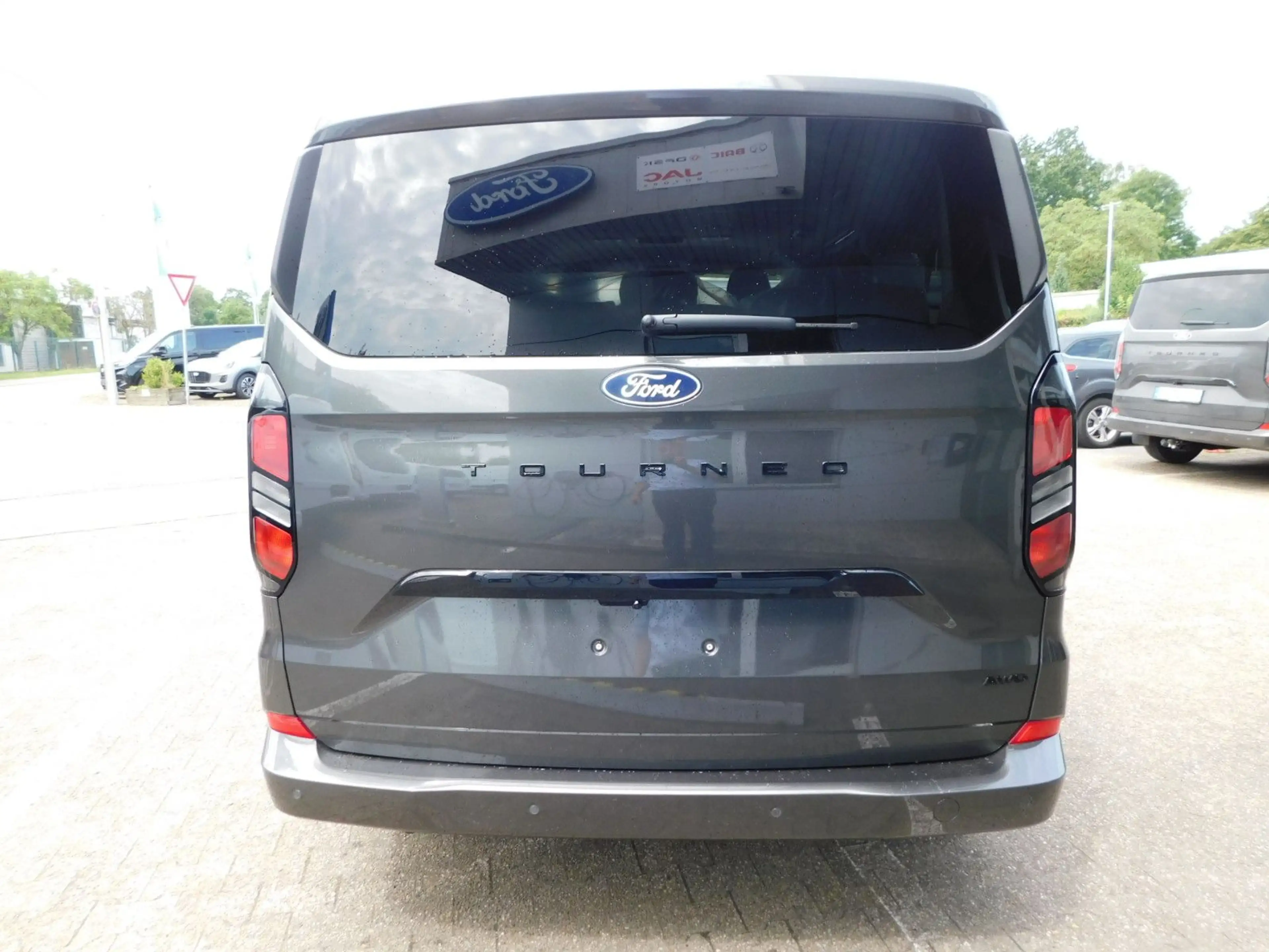 Ford Tourneo Custom 2.0 L1 Auto Titanium Allrad/Leder — photo 5