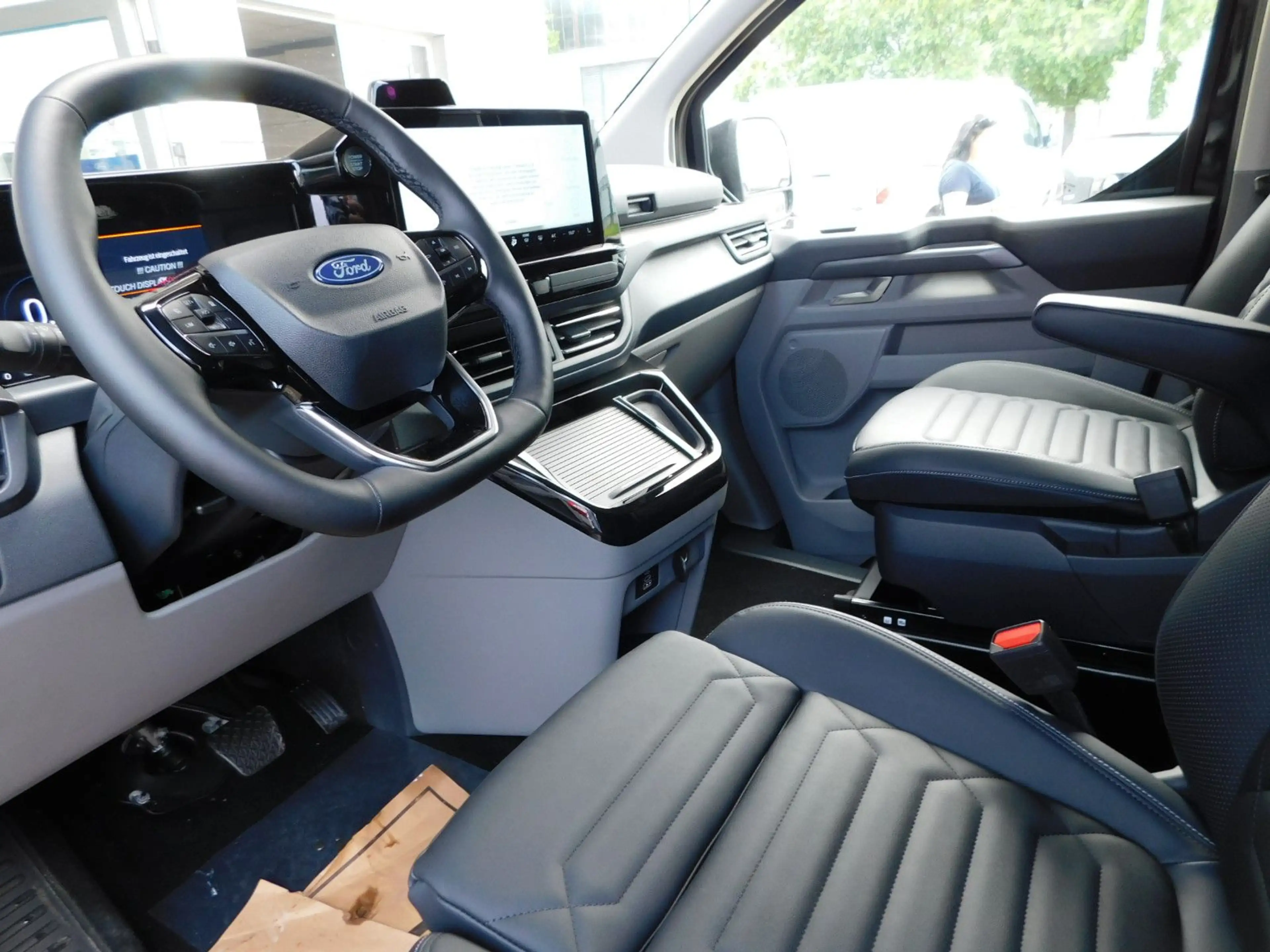 Ford Tourneo Custom 2.0 L1 Auto Titanium Allrad/Leder — photo 12
