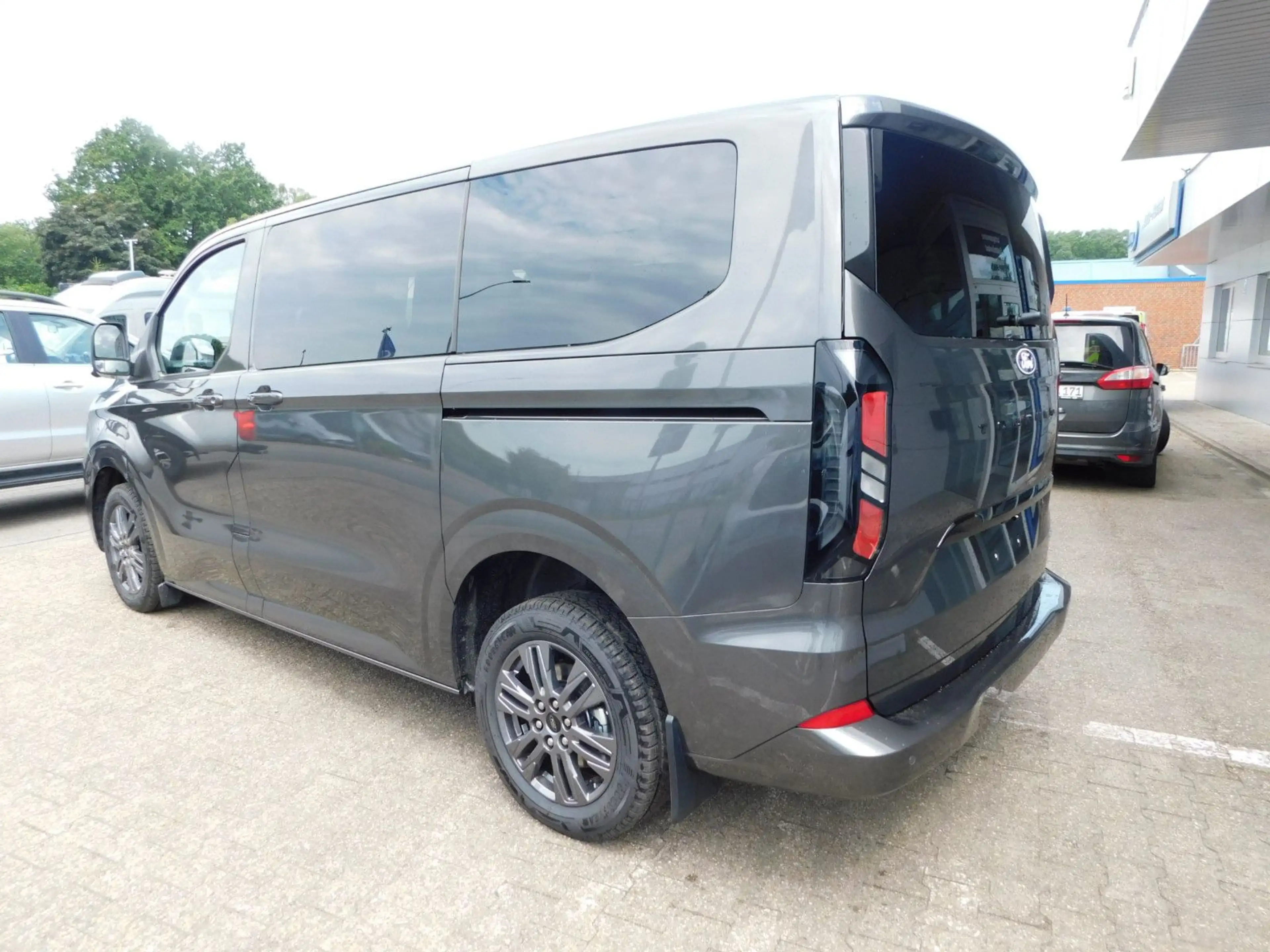 Ford Tourneo Custom 2.0 L1 Auto Titanium Allrad/Leder — photo 7