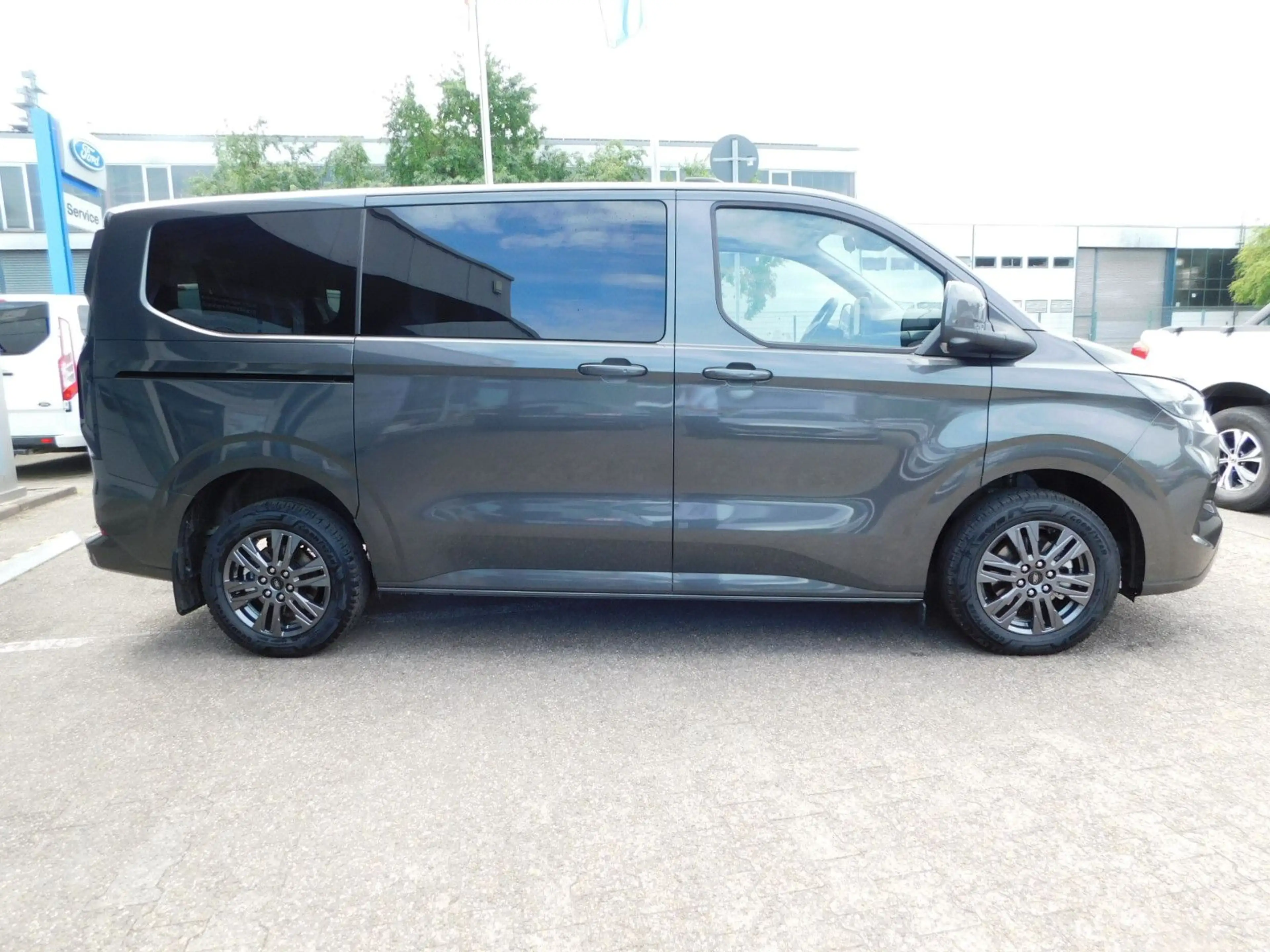 Ford Tourneo Custom 2.0 L1 Auto Titanium Allrad/Leder — photo 4