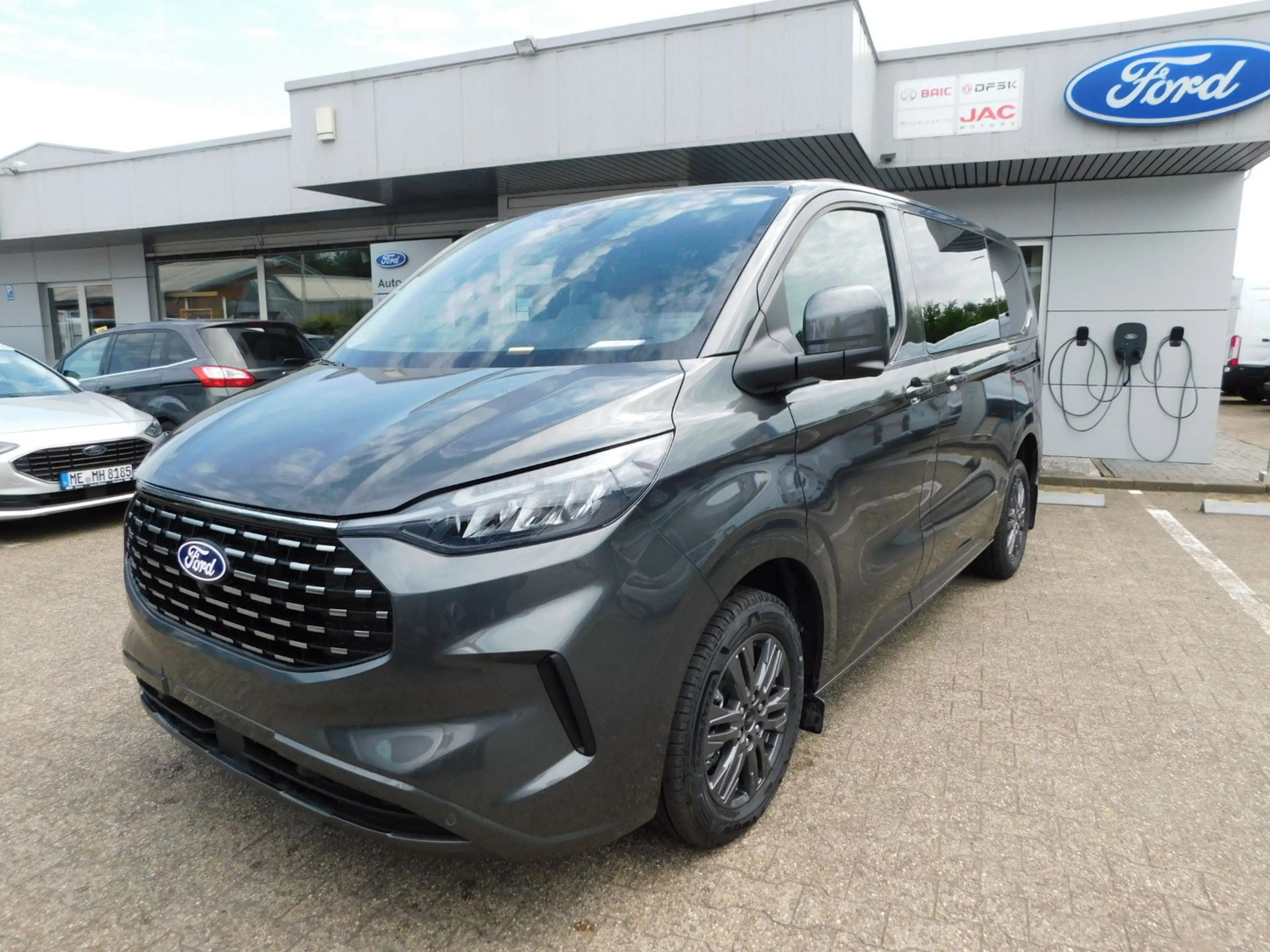 Ford Tourneo Custom 2.0 L1 Auto Titanium Allrad/Leder — photo 3