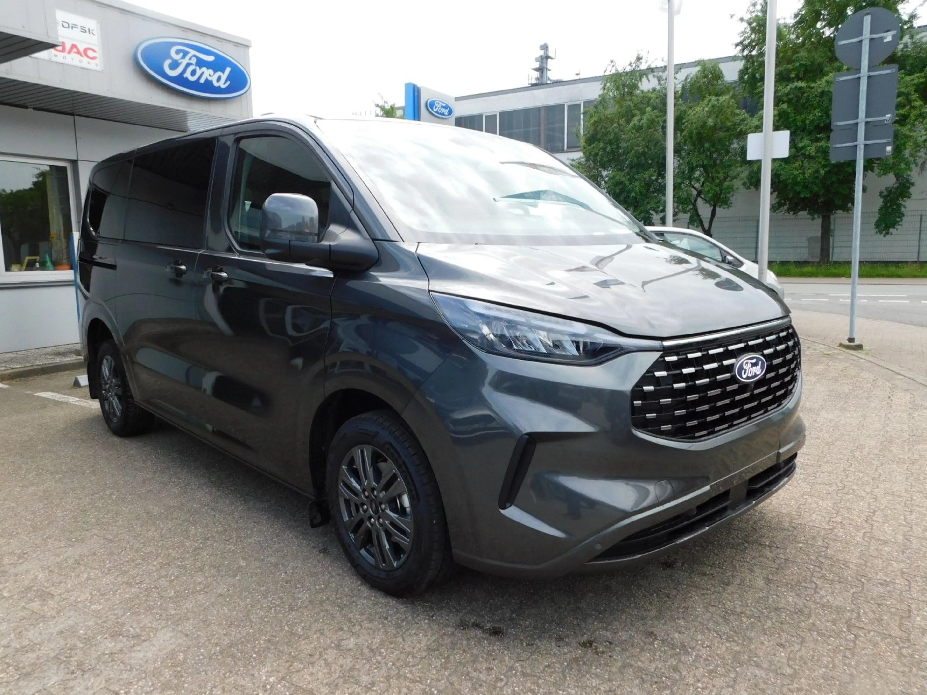 Ford Tourneo Custom 2.0 L1 Auto Titanium Allrad/Leder