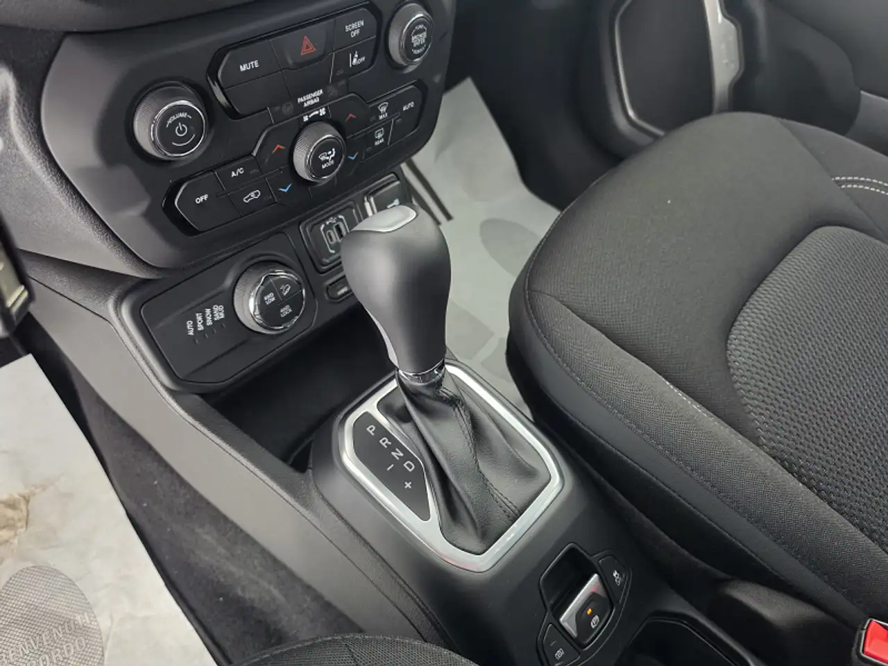 Jeep Renegade Renegade 2024 1.3 t4 phev Summit 4xe at6 9