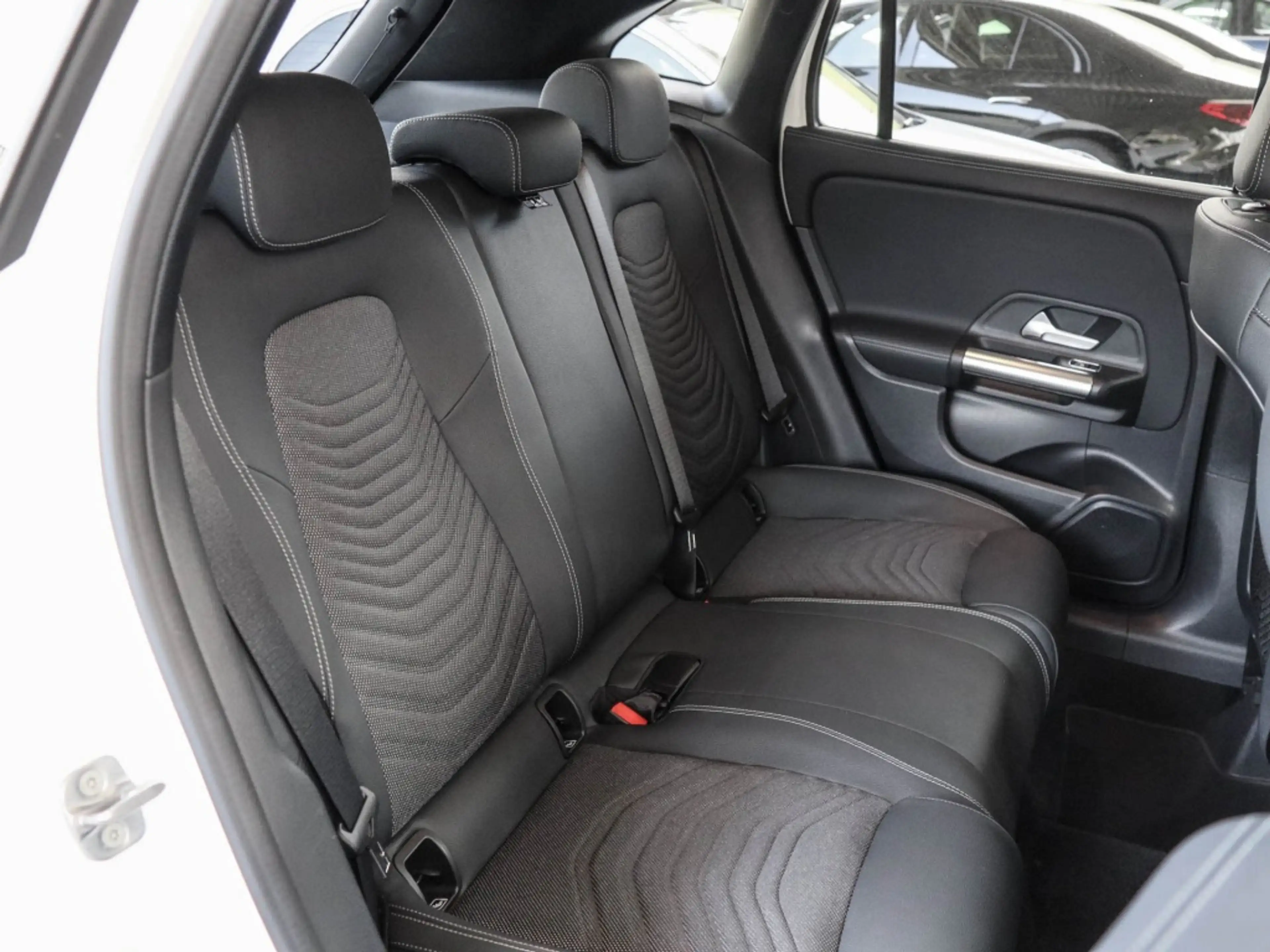 Mercedes-Benz GLA 220 d 4M Progressive/StdHz/Distr/MLB/360/18" — photo 5