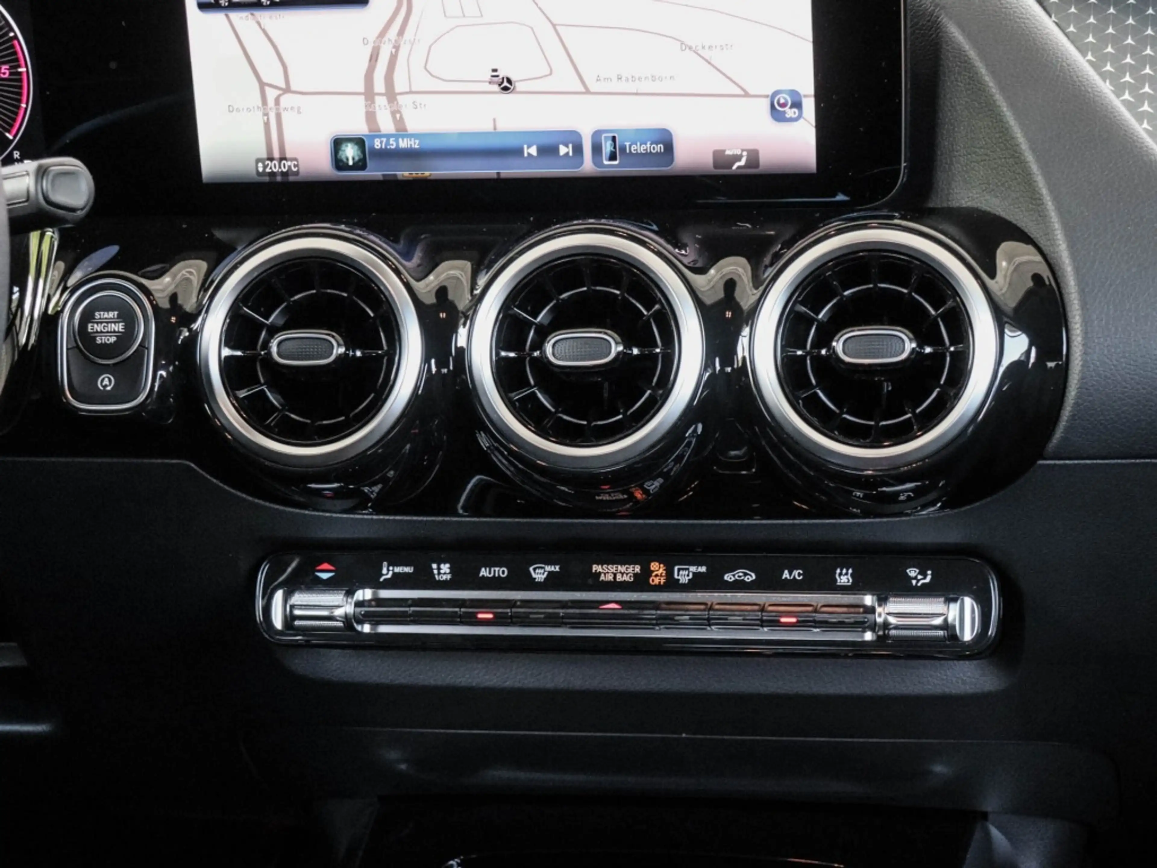 Mercedes-Benz GLA 220 d 4M Progressive/StdHz/Distr/MLB/360/18" — photo 9