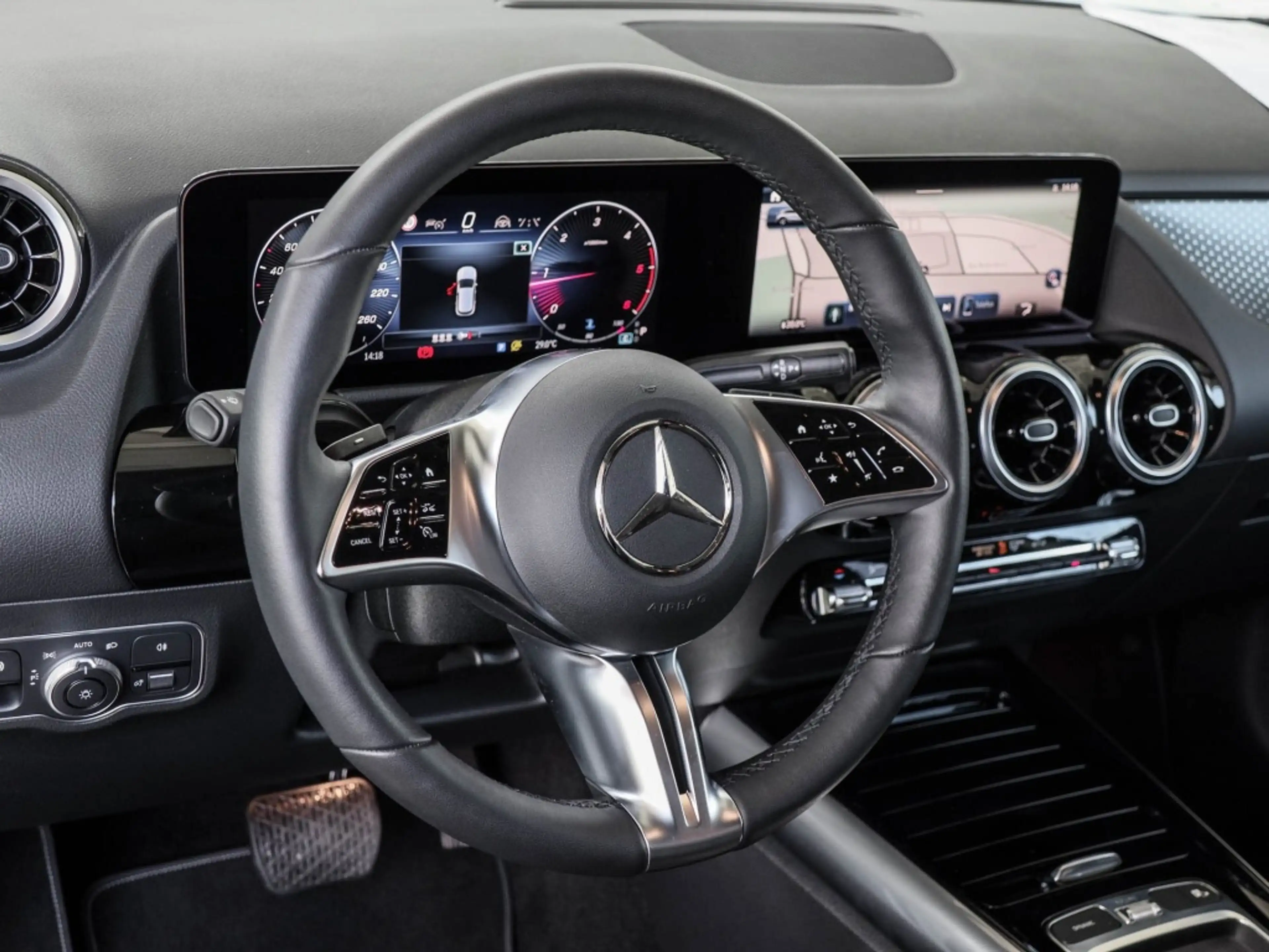 Mercedes-Benz GLA 220 d 4M Progressive/StdHz/Distr/MLB/360/18" — photo 10
