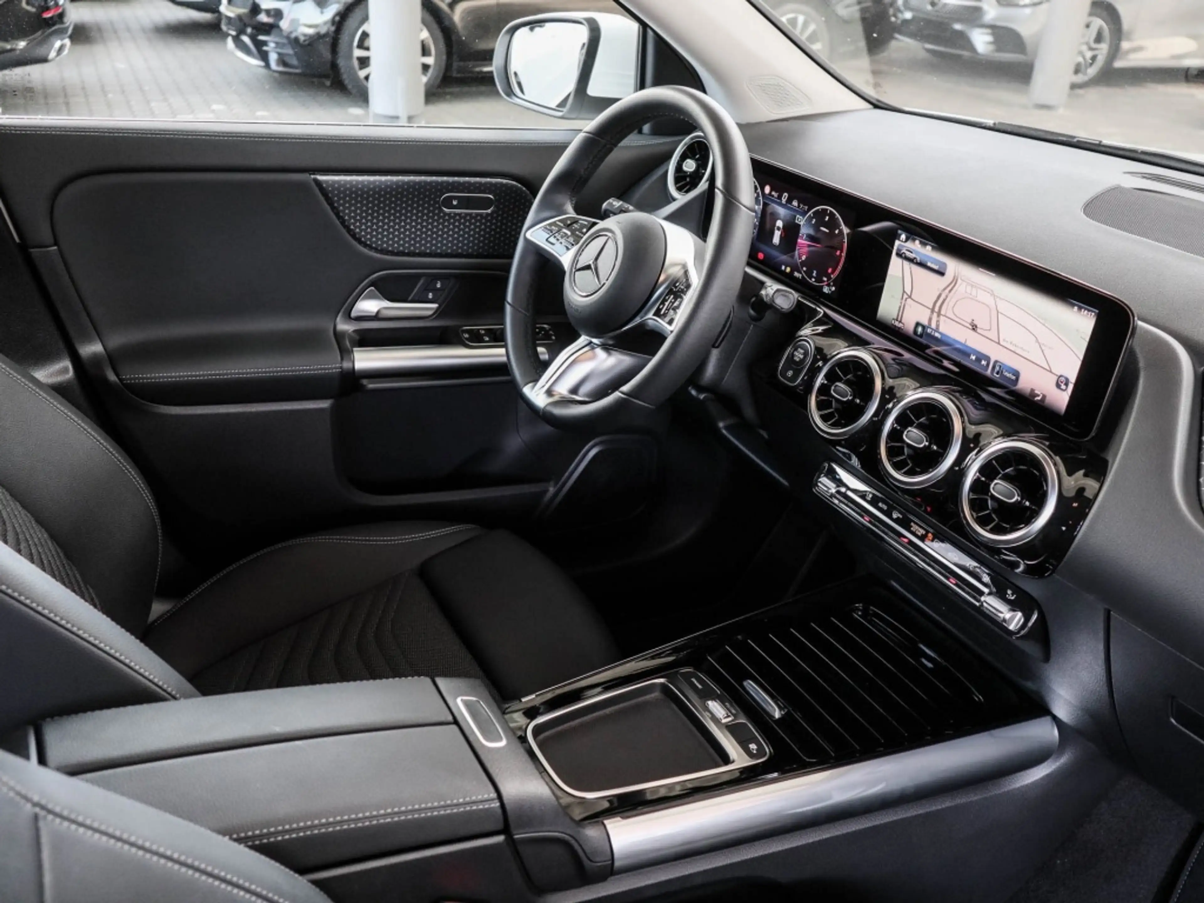 Mercedes-Benz GLA 220 d 4M Progressive/StdHz/Distr/MLB/360/18" — photo 4