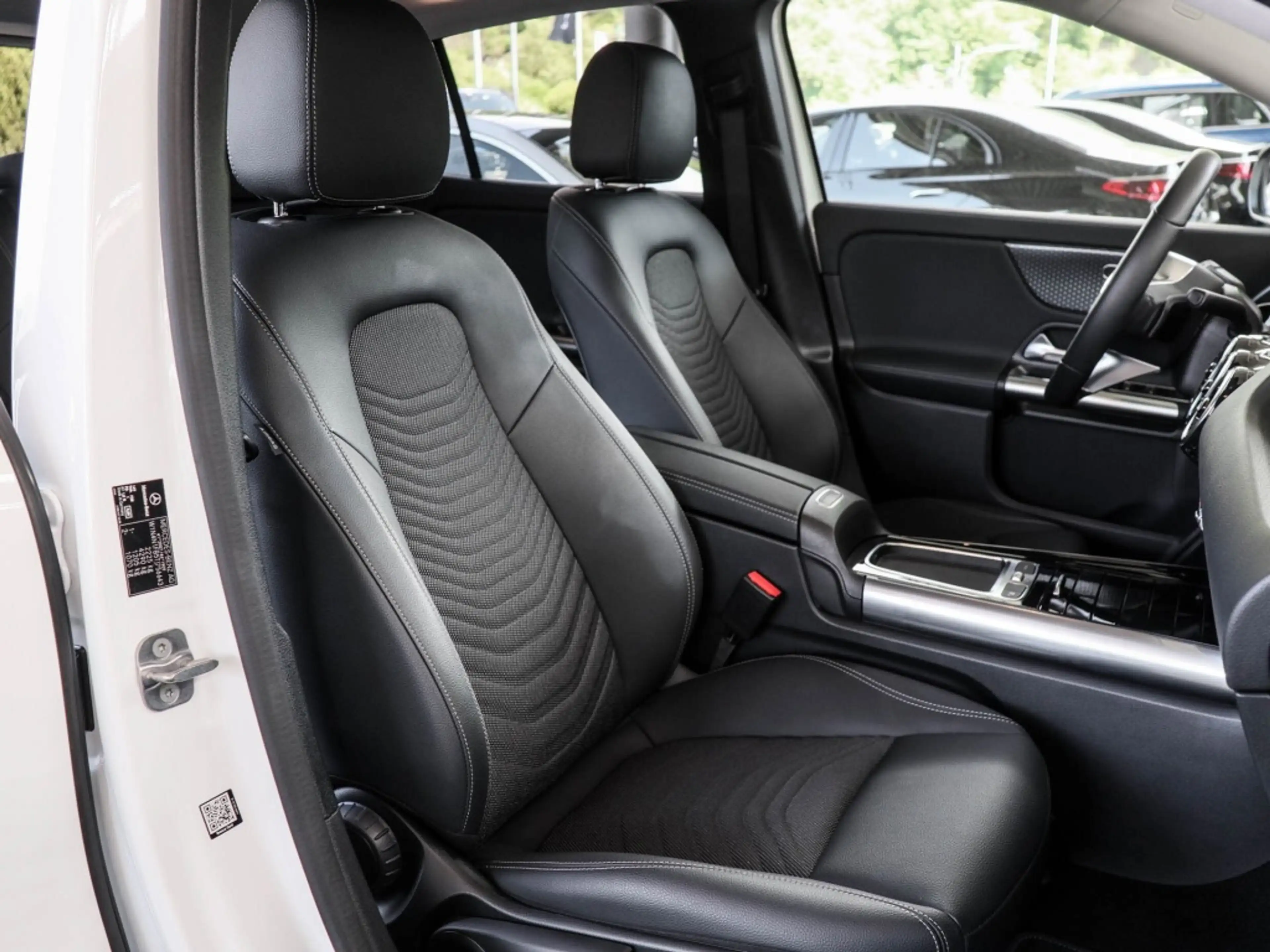 Mercedes-Benz GLA 220 d 4M Progressive/StdHz/Distr/MLB/360/18" — photo 7