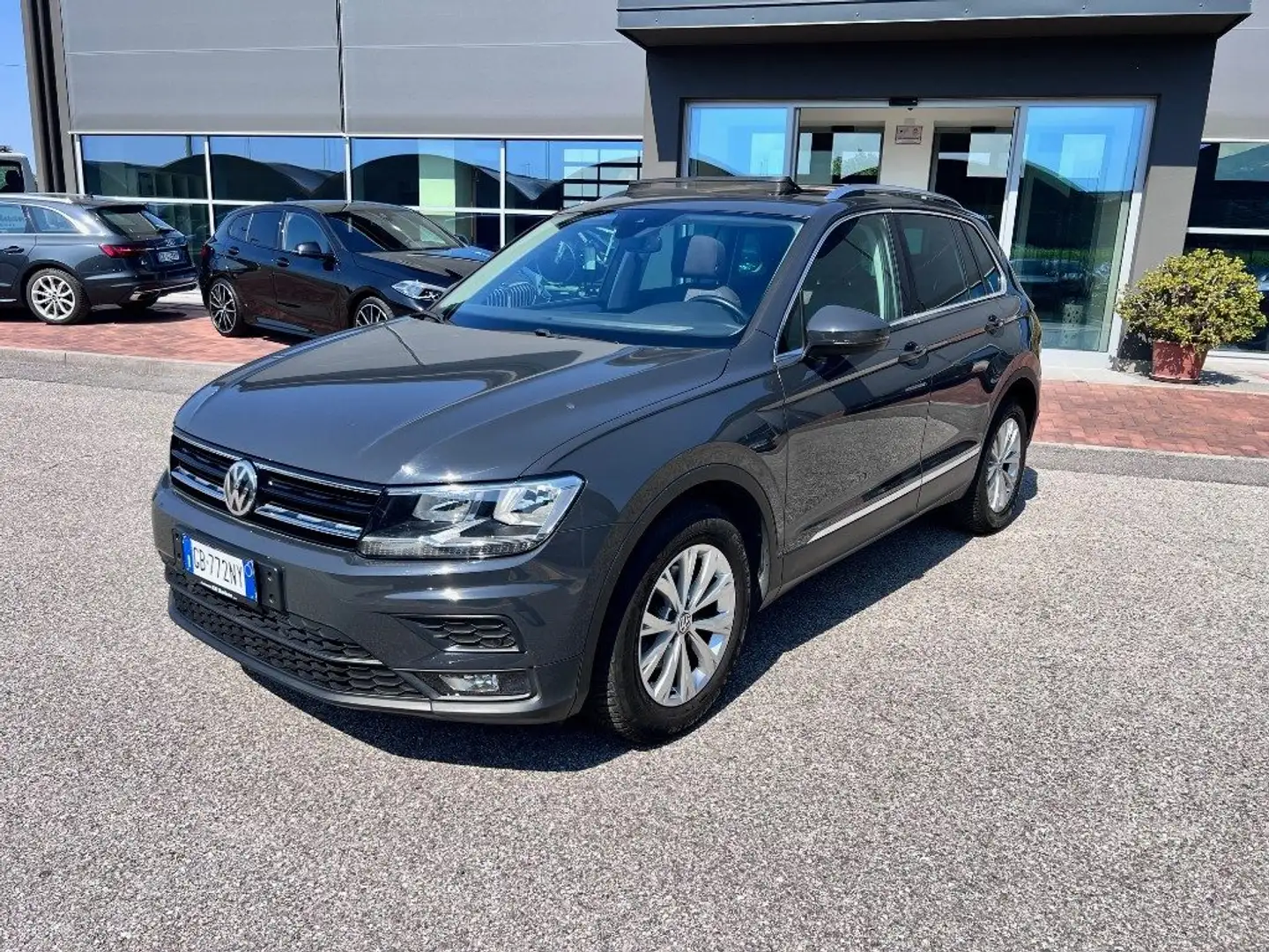 Volkswagen Tiguan 2.0 TDI SCR Business BlueMotion Technology Gris - 1