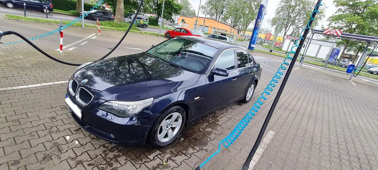 BMW 523
