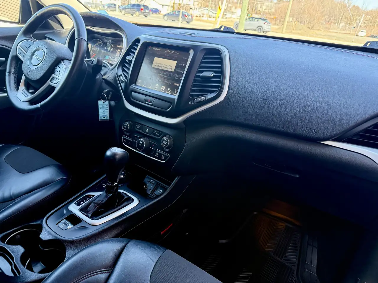 Jeep Cherokee снимка Jeep Cherokee