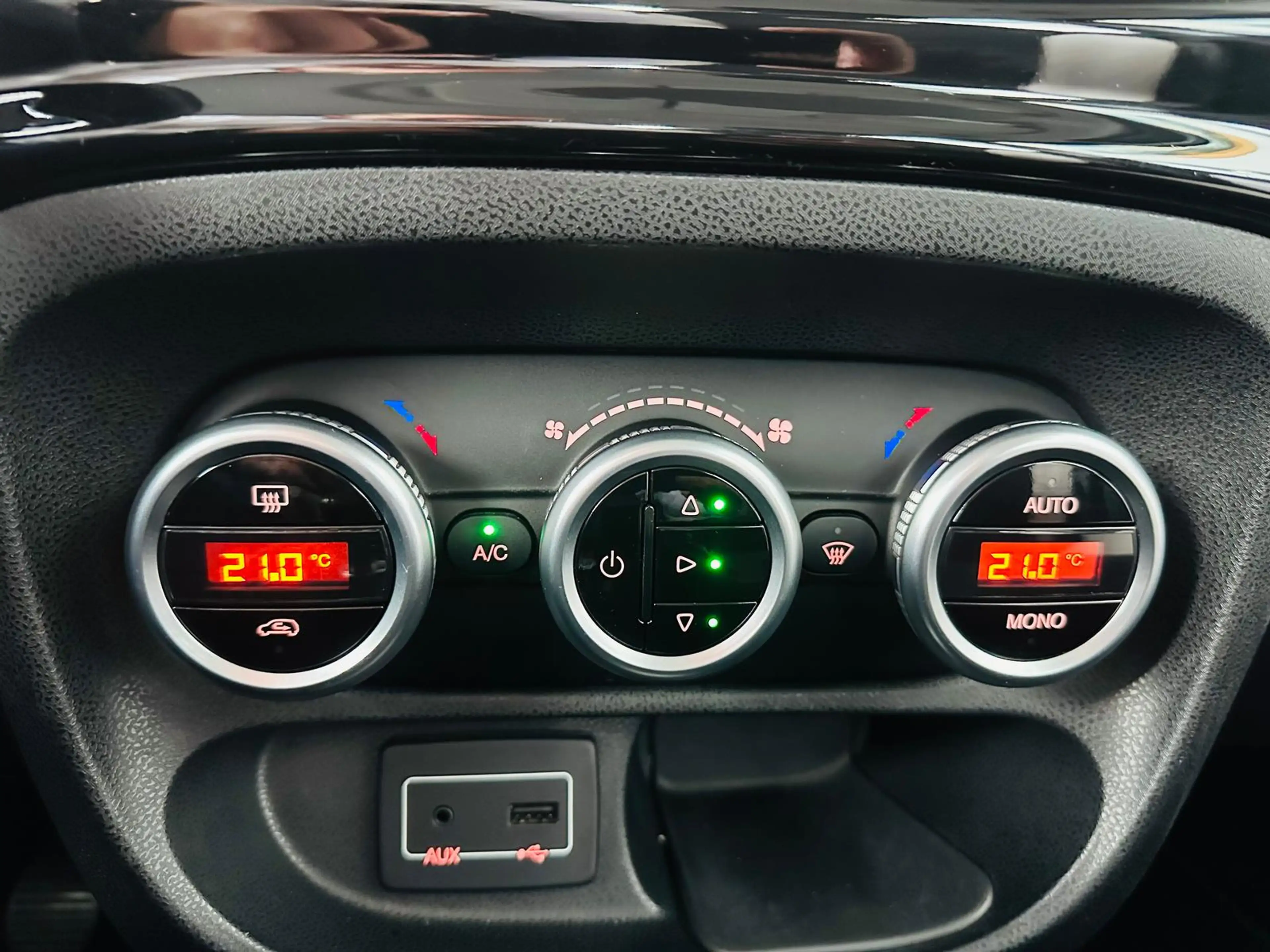 Fiat 500L Trekking 1.4 Navi Klimaaut. PDC Allwetter — photo 8