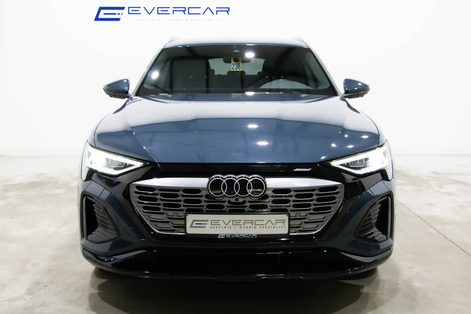 Audi Q8 e-tron 114 kWh 55 Quattro S-LINE ***HEATED SEATS*TOW*** Bleu - 2