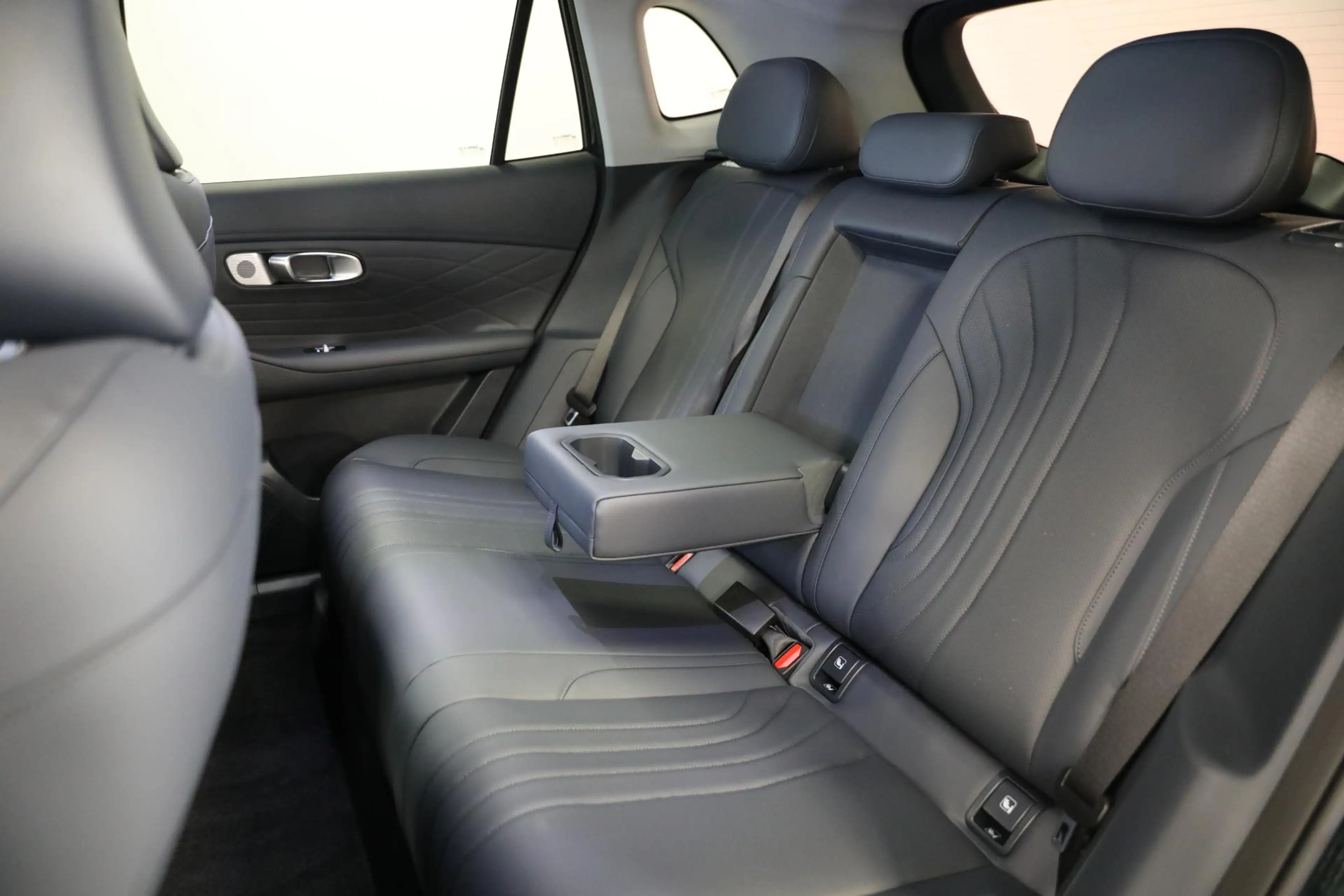 Geely Starray EM-i 1.5 Max+ | Long Range 30 kWh | WLTP 136 km EV | Fu — photo 4