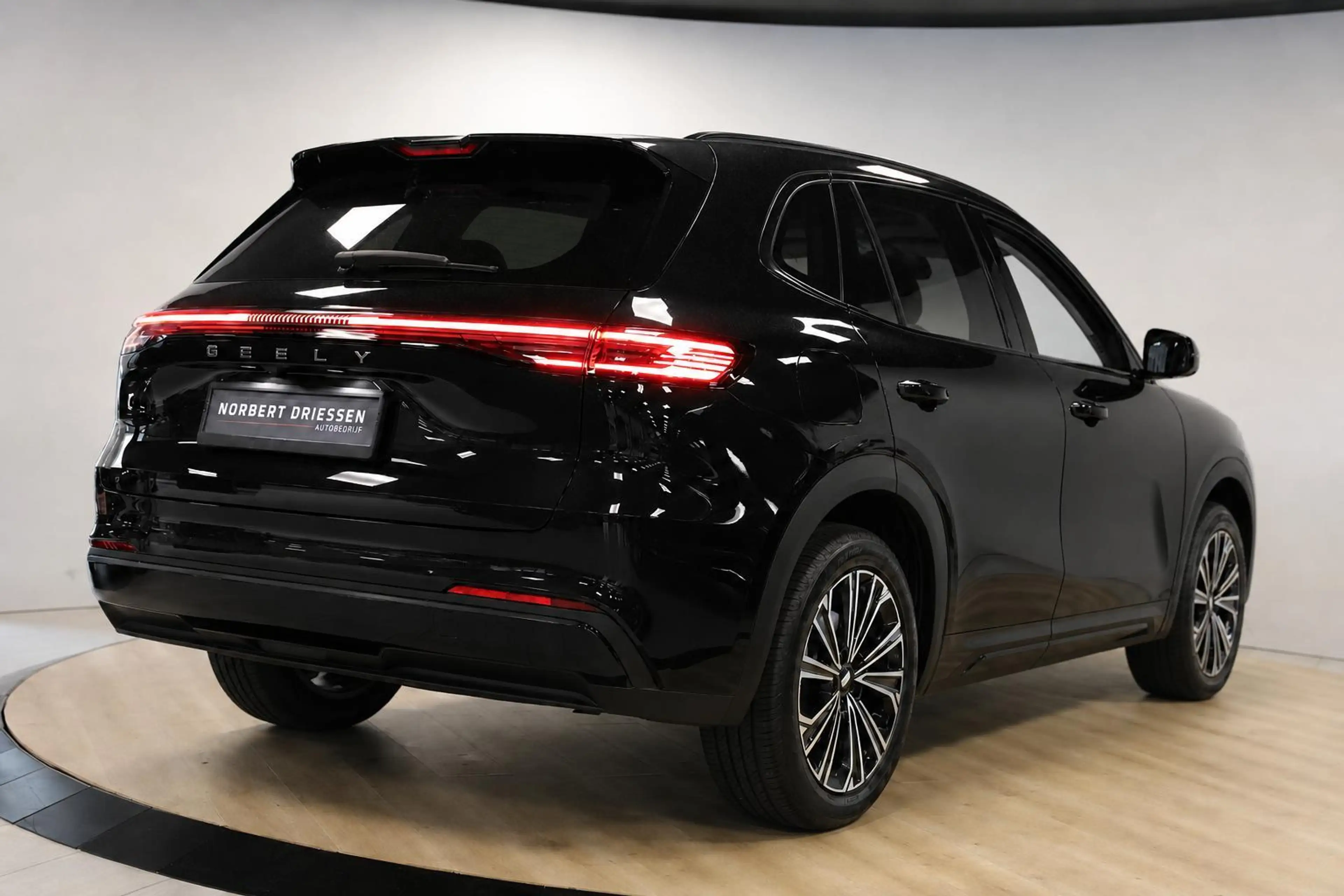 Geely Starray EM-i 1.5 Max+ | Long Range 30 kWh | WLTP 136 km EV | Fu — photo 2