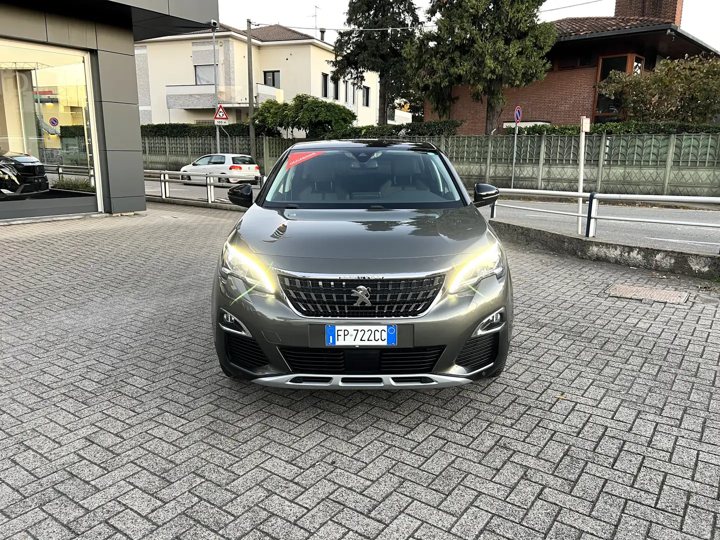 Peugeot 3008 Allure 1.500 Bluehdi 130CV Gris - 2