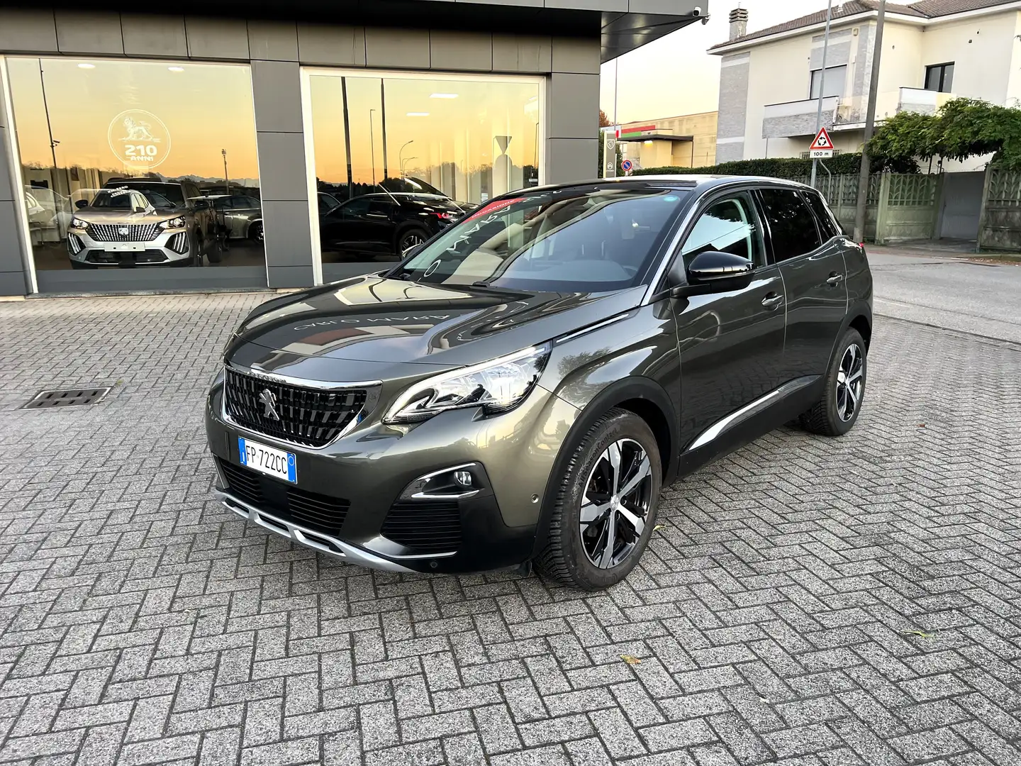 Peugeot 3008 Allure 1.500 Bluehdi 130CV Gris - 1