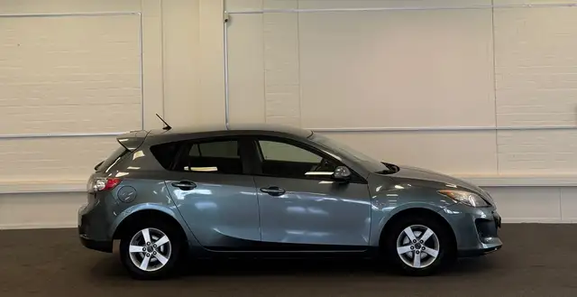 Mazda Mazda3 view 5