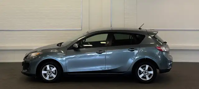Mazda Mazda3 view 4