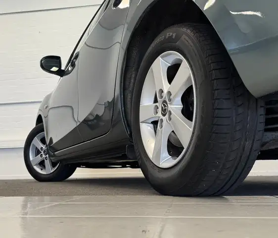 Mazda Mazda3 view 8