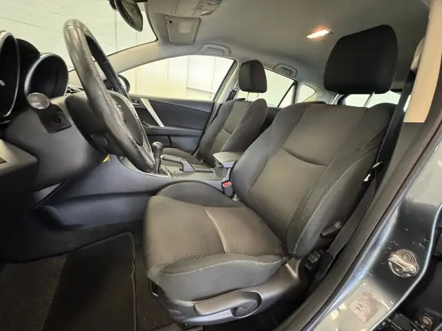 Mazda Mazda3 view 11
