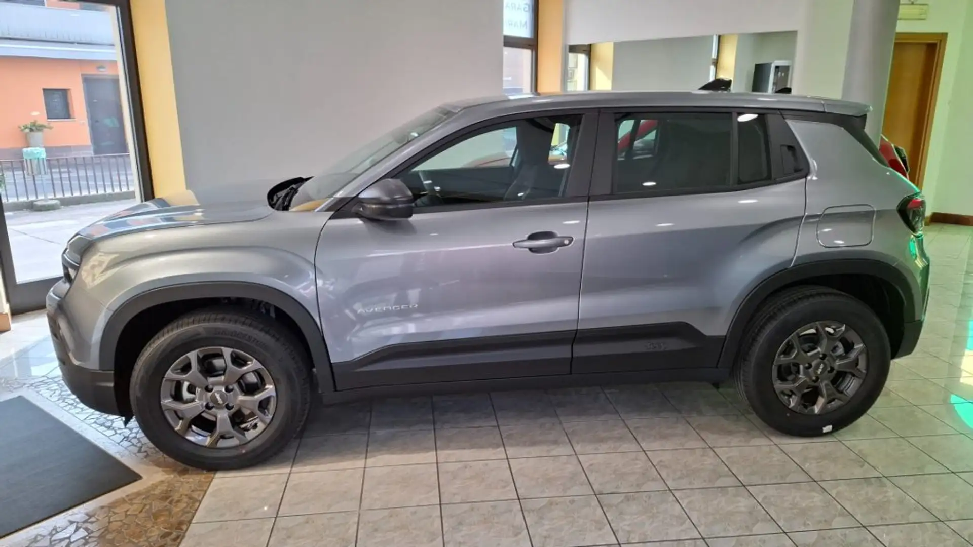 Jeep Avenger 1.2 Turbo Longitude Grigio - 1