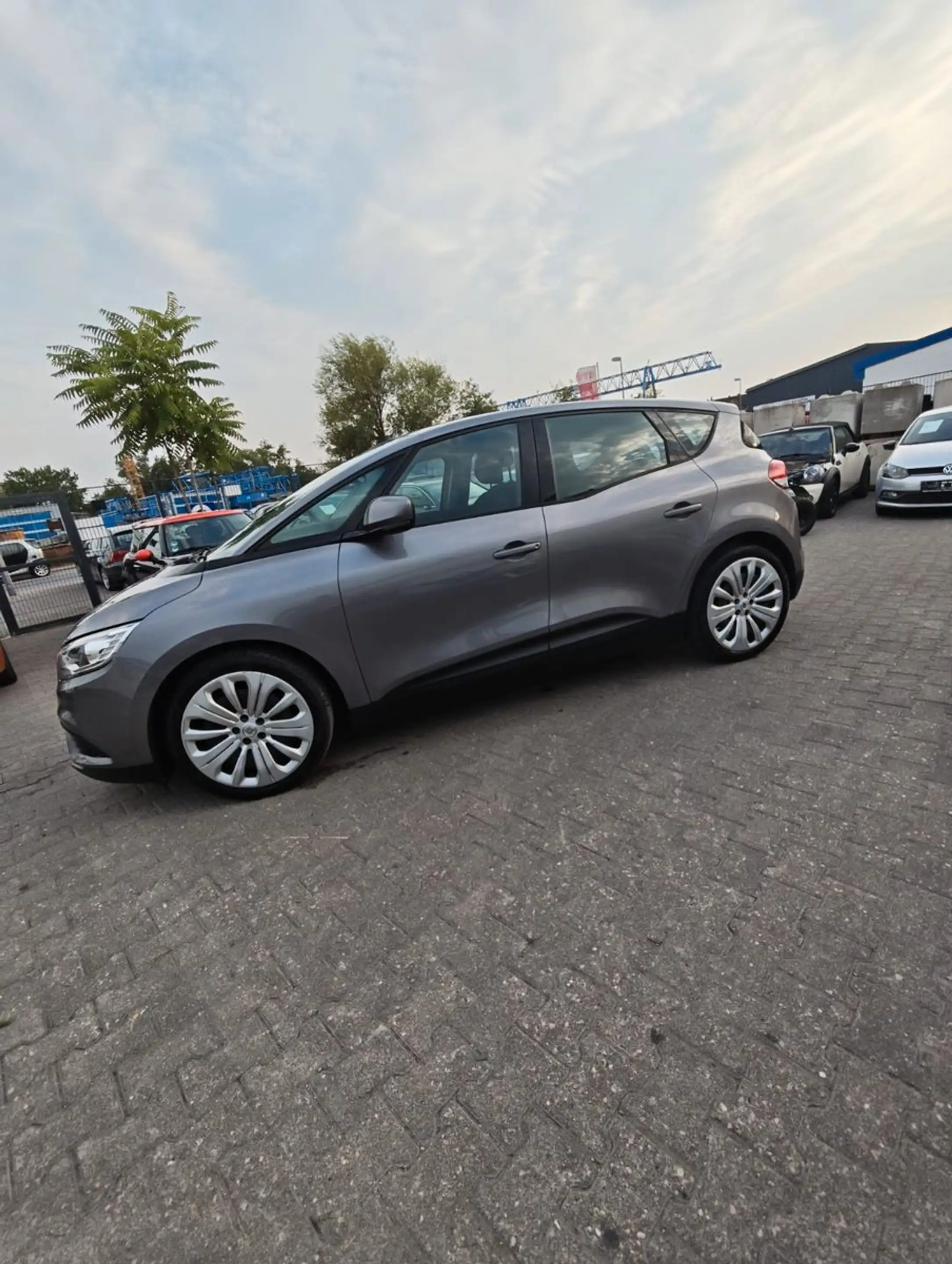 Renault Scenic 1.2. Steuerkette & Tüv NEU — photo 12