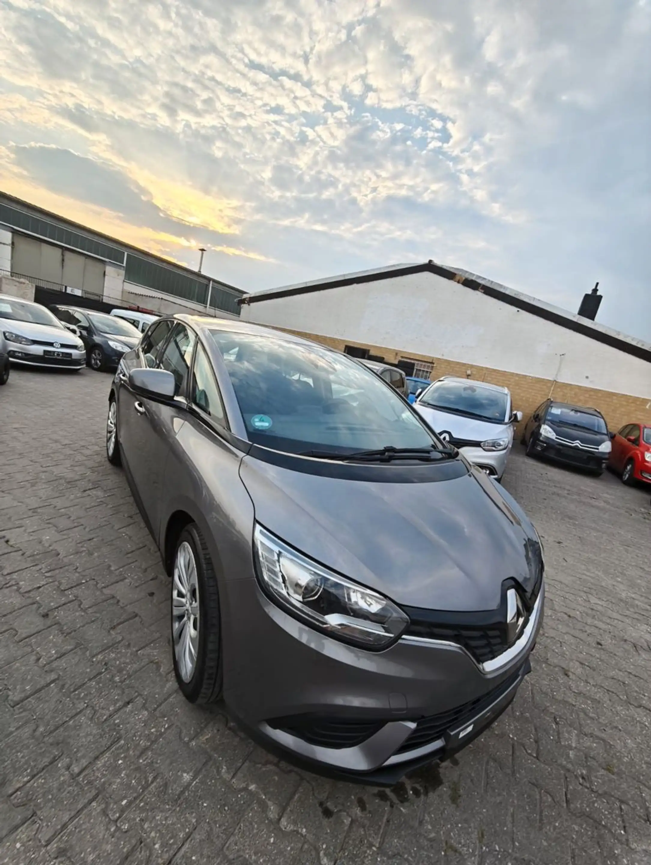 Renault Scenic 1.2. Steuerkette & Tüv NEU