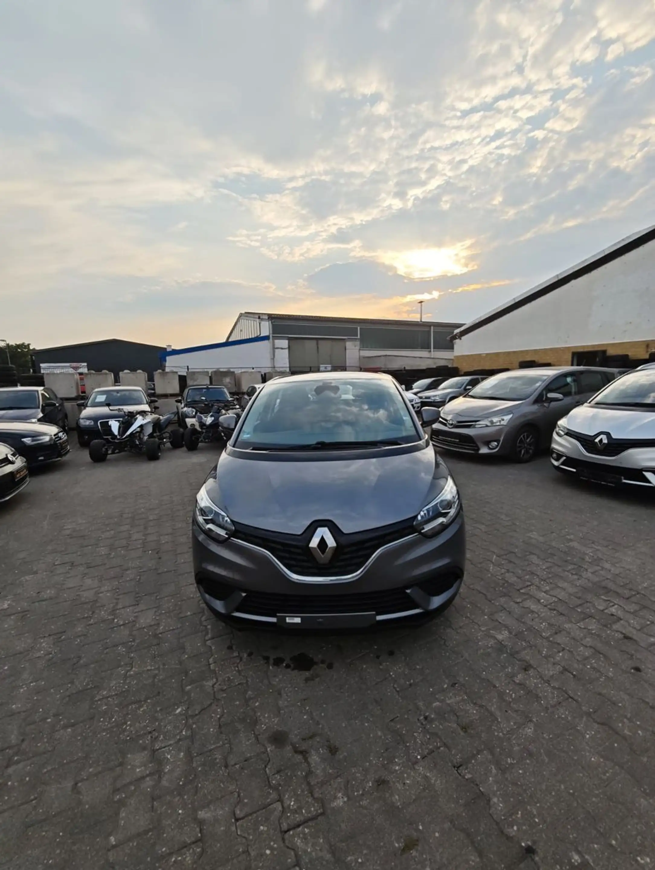 Renault Scenic 1.2. Steuerkette & Tüv NEU — photo 2
