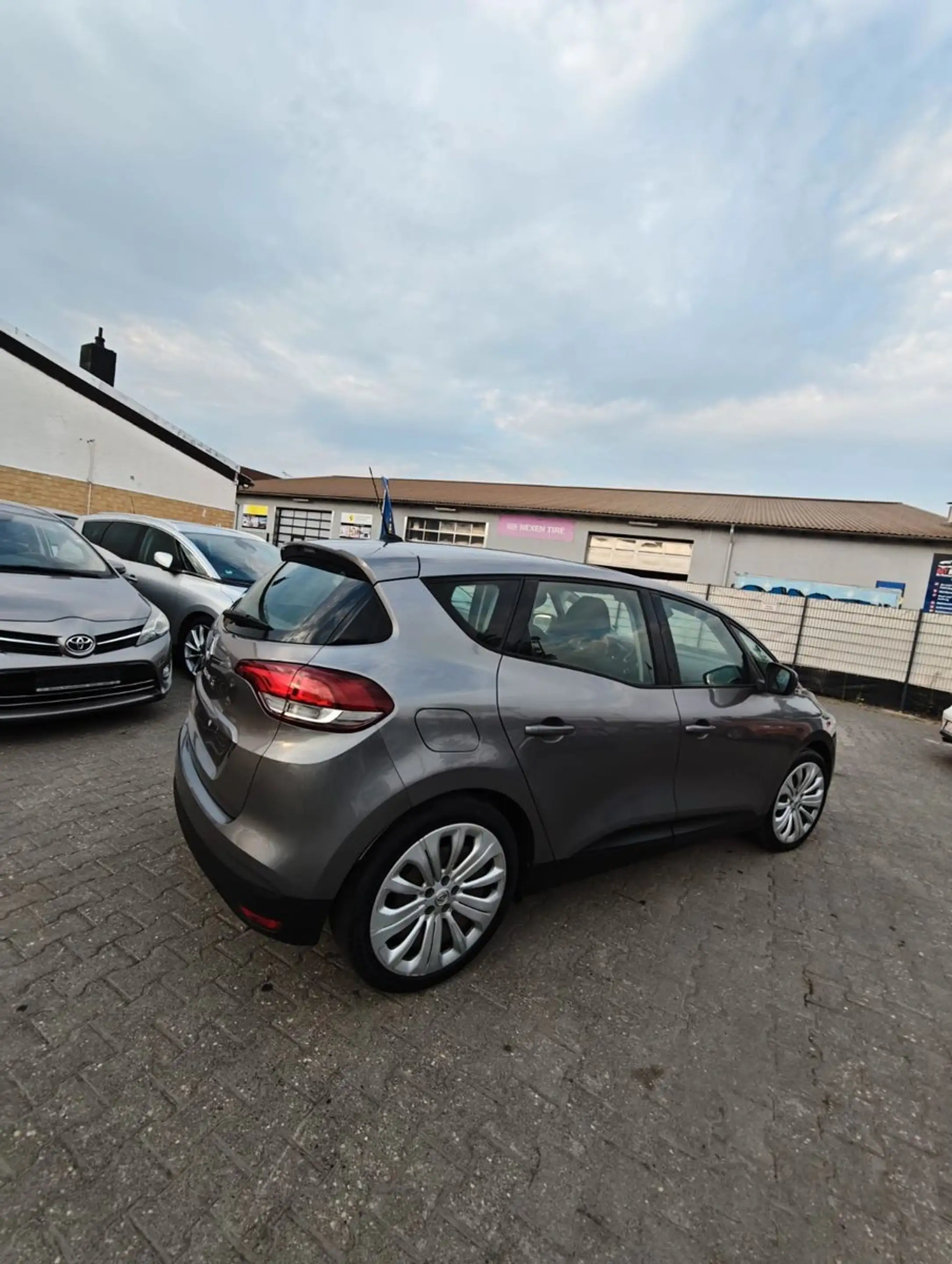 Renault Scenic 1.2. Steuerkette & Tüv NEU — photo 5