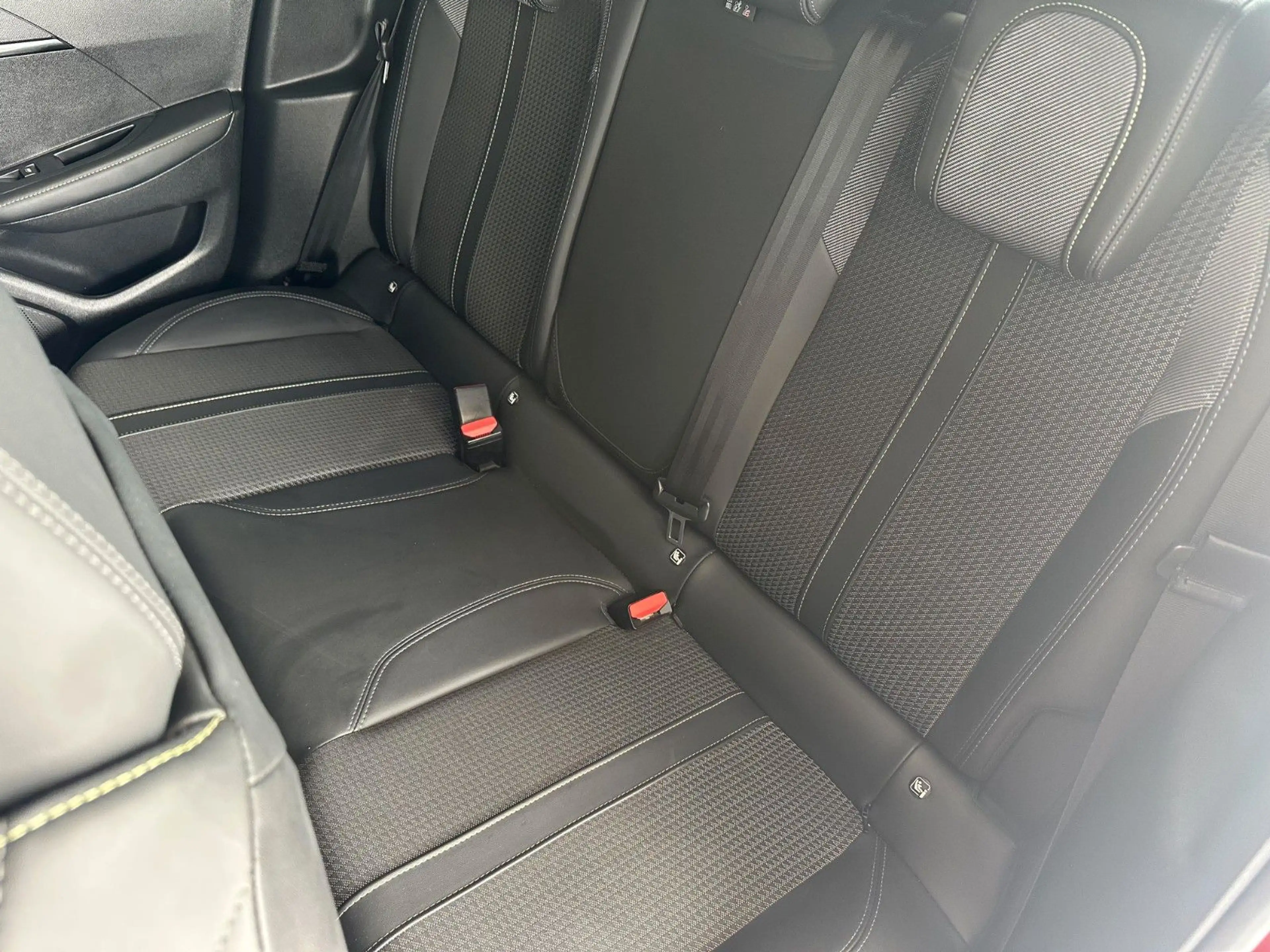 Peugeot 208 GT*Kamera*PDC*Key-Less*LKA*Tempo*LKA*DAB+* — photo 12