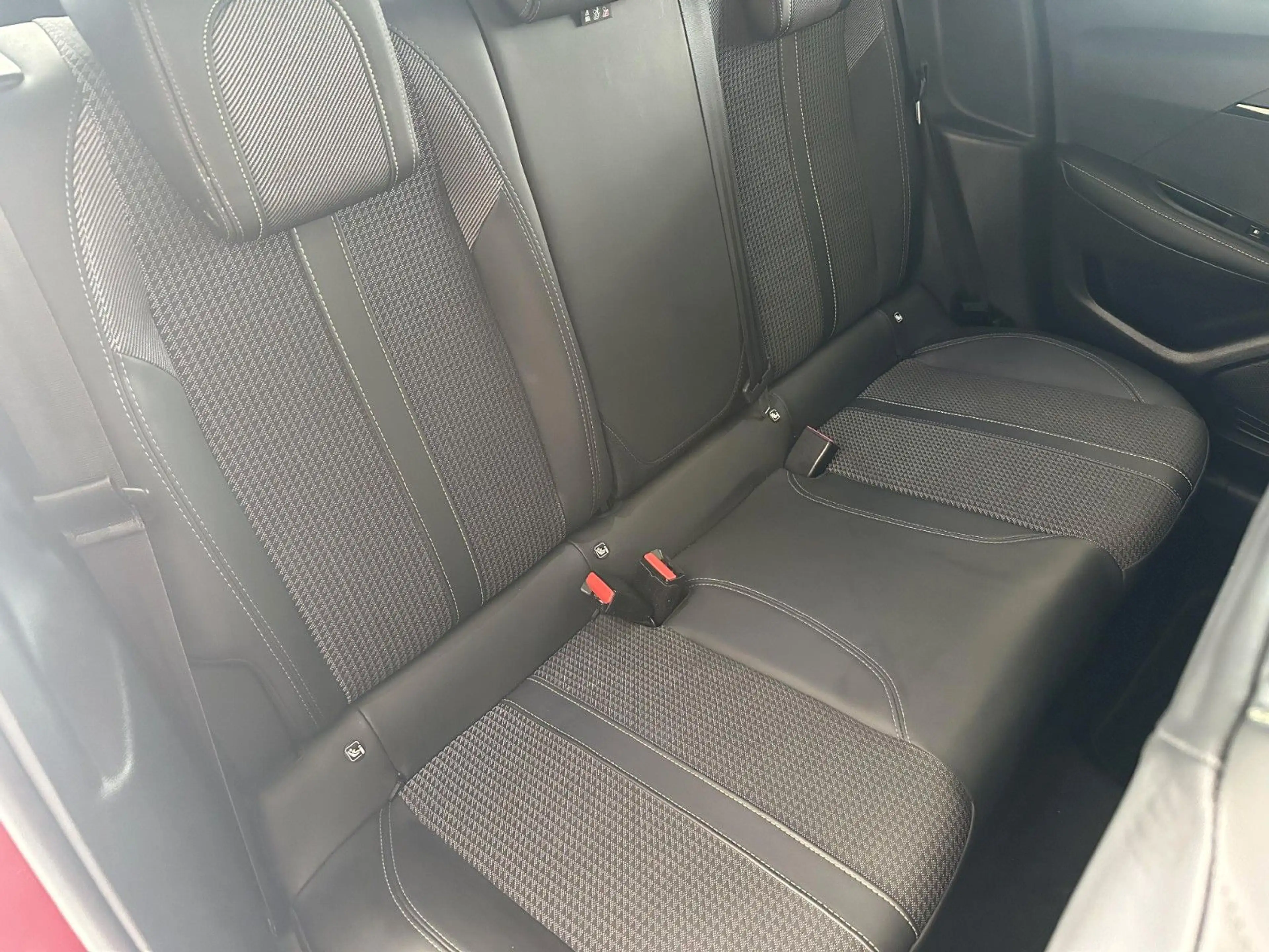 Peugeot 208 GT*Kamera*PDC*Key-Less*LKA*Tempo*LKA*DAB+* — photo 14