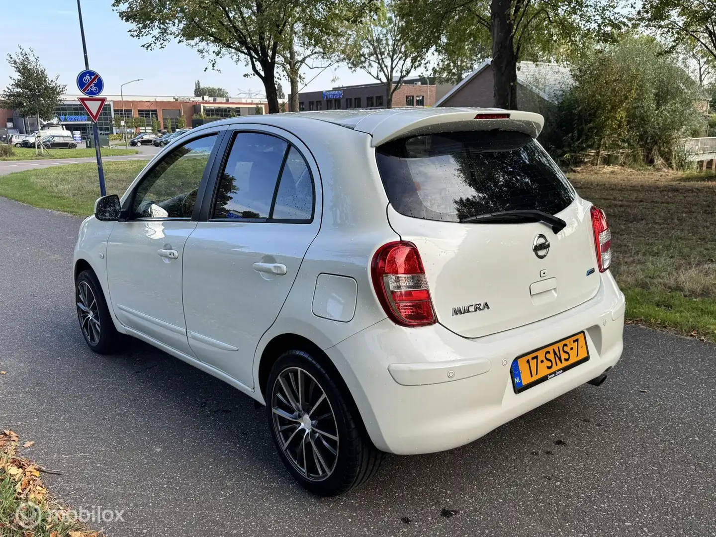 Nissan Micra 1.2 DIG-S Tekna*KEYLESS*PARKEERSENSOREN*CRUISE Wit - 2
