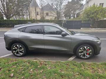 Mustang Mach-E  AWD  371cv